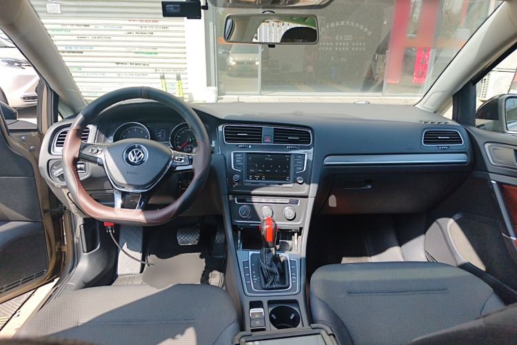 Used Volkswagen Golf 2017 1.6L Automatic Comfort Million-Vehicle Anniversary Edition