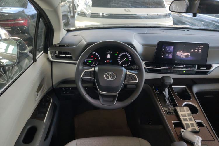 Used Toyota Sienna 2026 Model 2.5L Dual-Engine Two-Wheel-Drive Comfort Edition