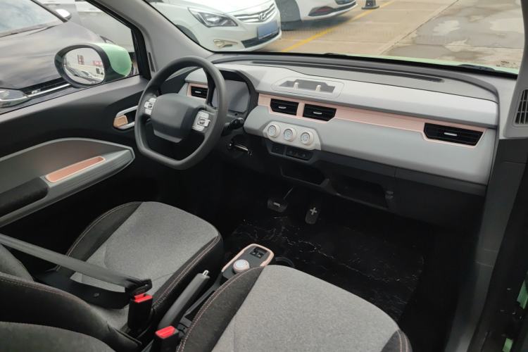 Used Chery New Energy QQ Ice Cream 2022 120km Milkshake Phosphate Lithium-Iron Interior 4