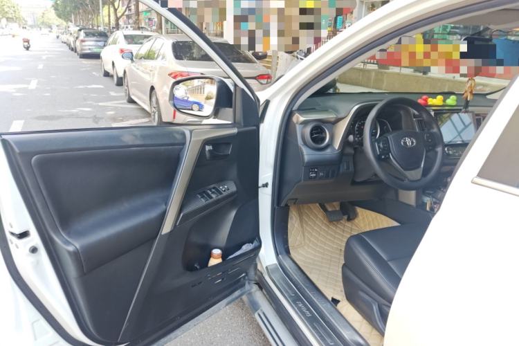 Used Toyota RAV4 2015 2.0L CVT Two-Wheel Drive Fashion Edition
