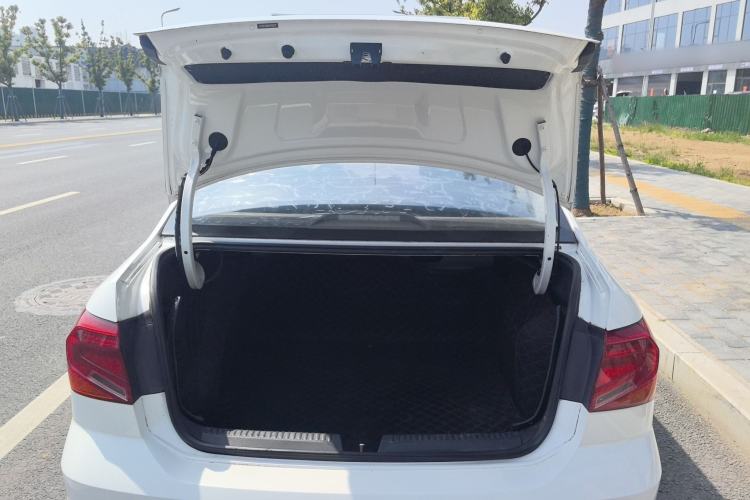 Used Volkswagen Jetta 2017 1.4L Manual Fashion Edition Trunk