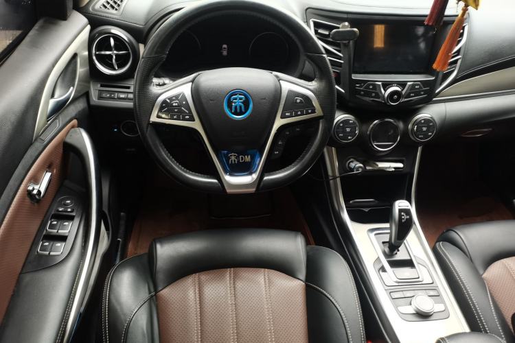 Used BYD Song New Energy 2017 Song DM 1.5TID All-Wheel Drive Prestige Model Steering Wheel