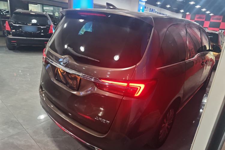 Used Buick GL8 2023 Facelifted Land Cruiser Executive Luxury Version