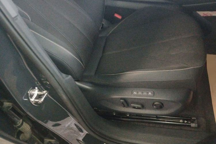 Used Volkswagen ID.UNYX 2024 Revised Pro Long-Range Version Right Front Seat