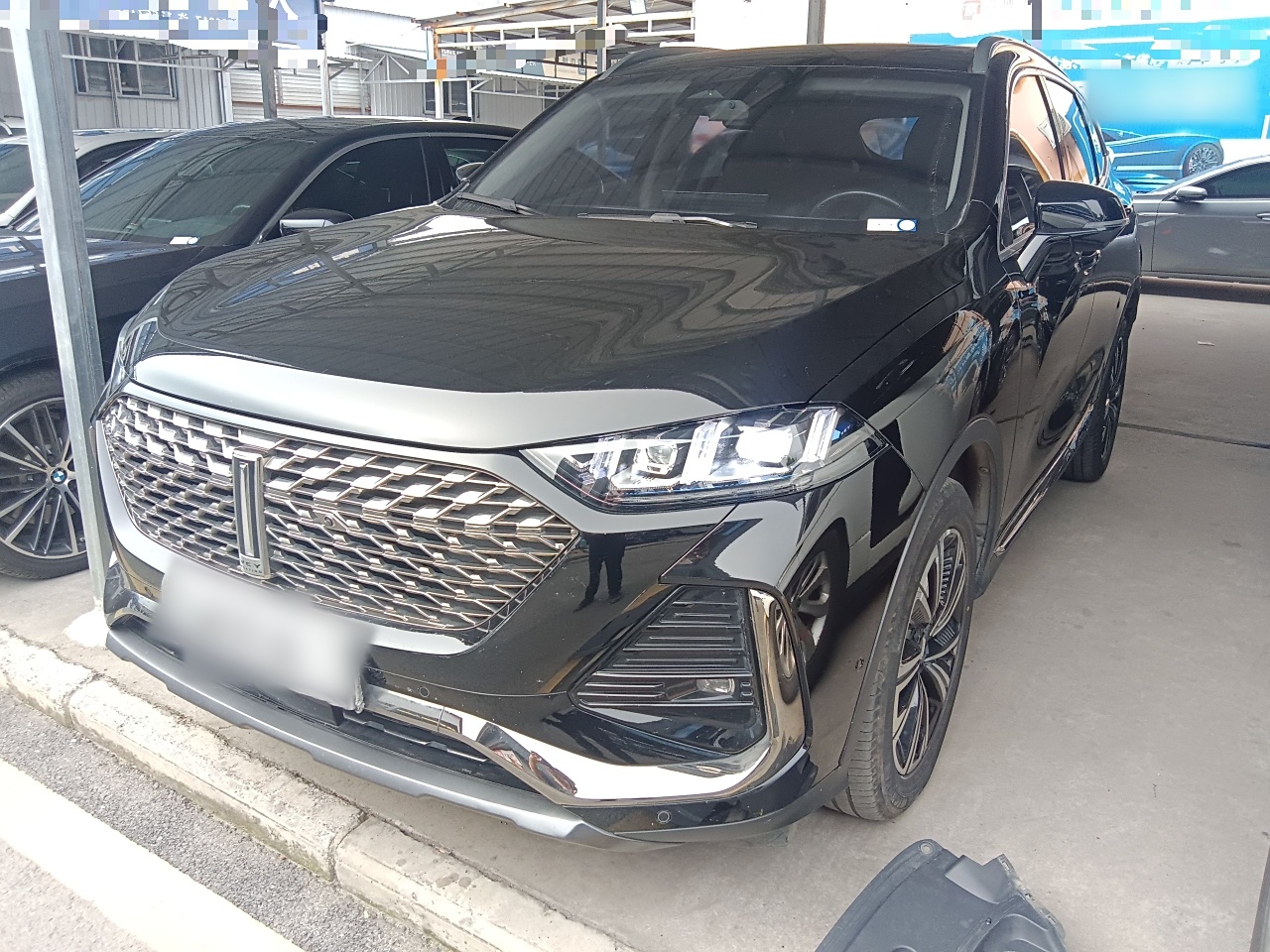 Под передней частью автомобиля