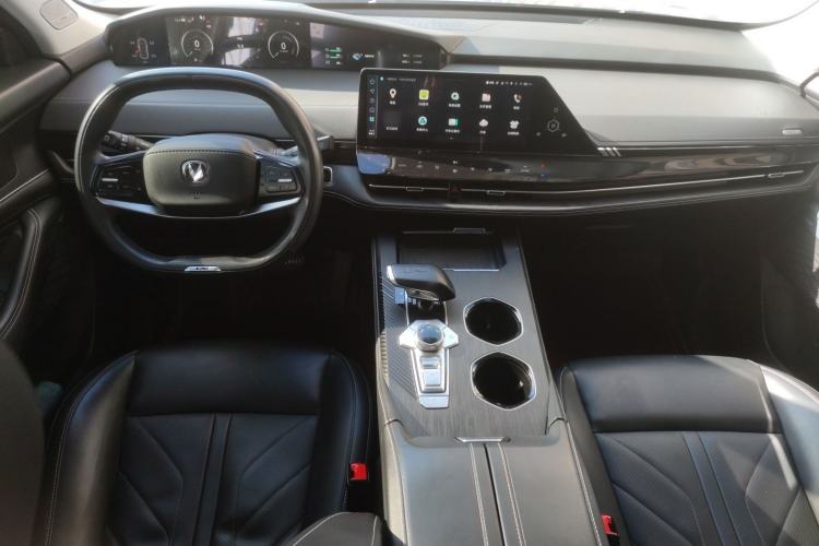 Used CHANGAN UNI-K iDD 2023 Zhidian iDD 1.5T 135km Smart & Fun Model Center Console