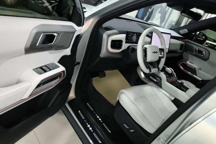 Used Formula Leopard Titanium 3 2025 501KM All-Wheel Drive Intelligent Driving Ultra Version Driver Seat