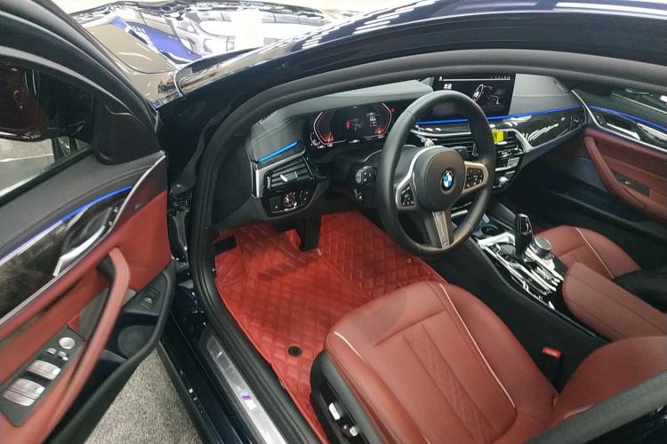 Used BMW 5 Series 2022 525Li M Sport Package Left Front Seat