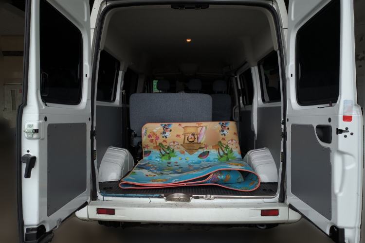 Used SAIC MAXUS Xintu V80 2023 2.0T Manual Classic Aoyuntong Short Wheelbase Mid-Roof 5/6-Seater