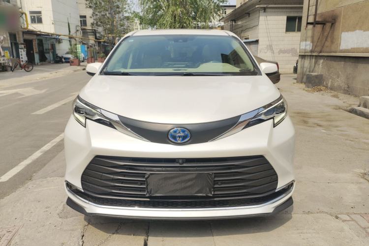 Used Toyota SIENNA 2023 2.5L Hybrid Comfort Edition Front