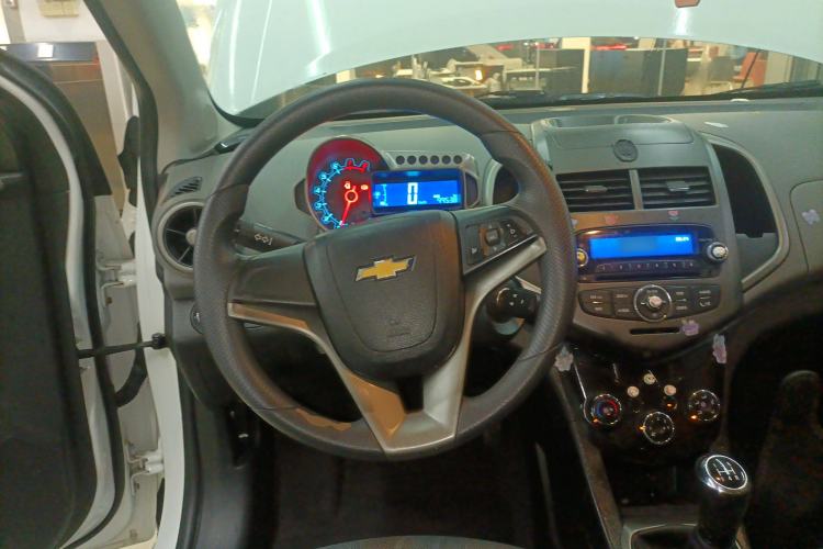 Used Chevrolet Aveo Sonic 2011 Sedan 1.4L Manual Transmission SE
