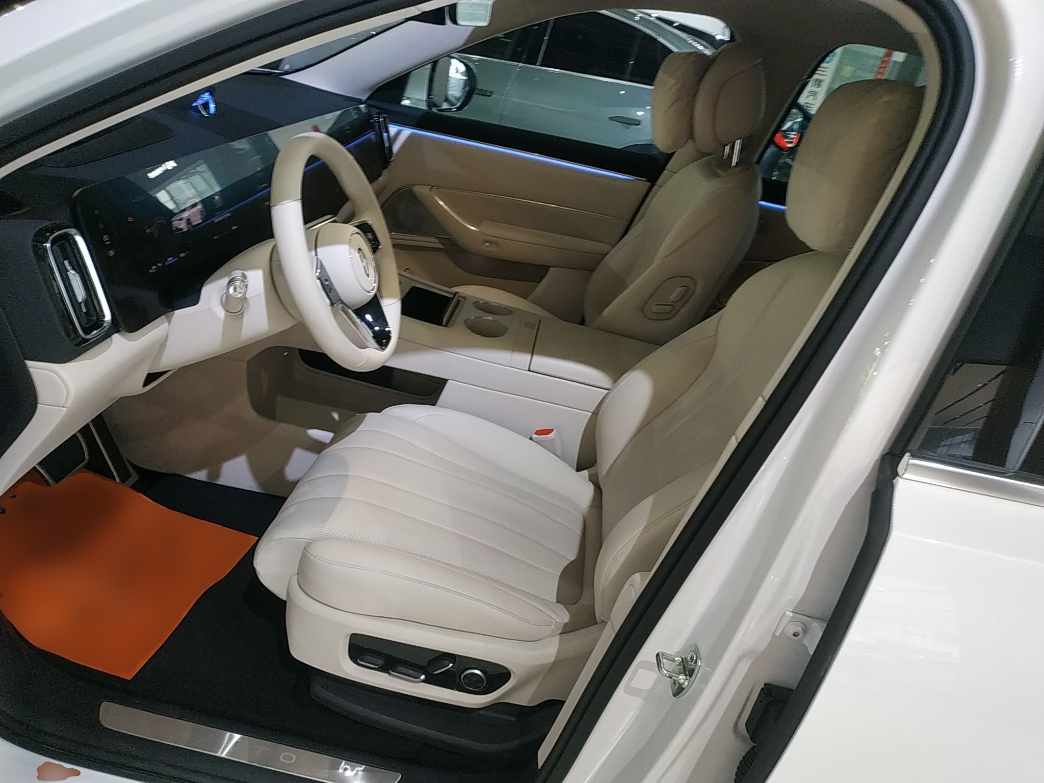 Переднее сиденье в автомобиле