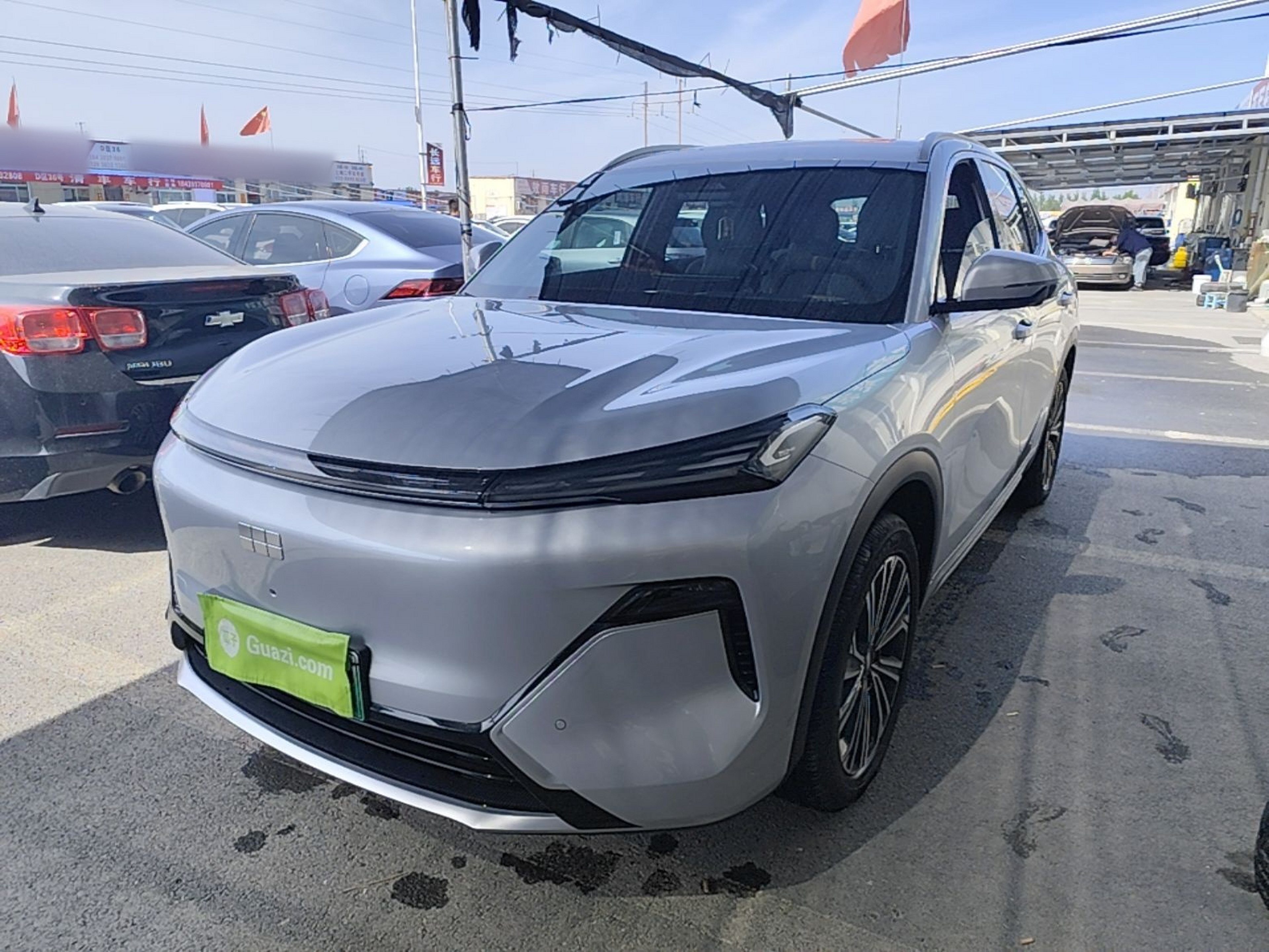 Под передней частью автомобиля