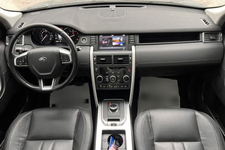 Used Land Rover Discovery Sport 2017 2.0T SE Interior 4