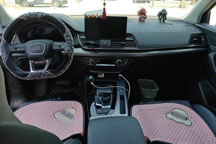Used Audi Q5L 2022 40T Fashionable and Dynamic Model Center Console