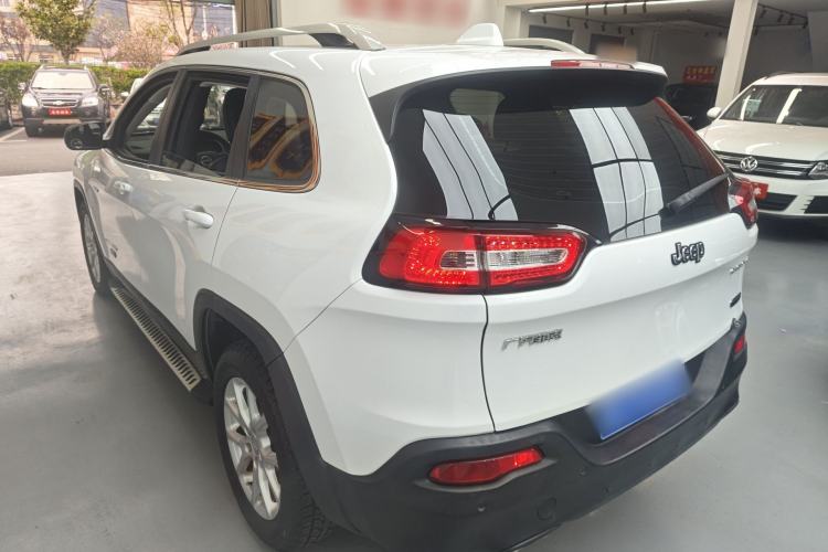Used Jeep Cherokee 2016 2.4L Leading Edition
