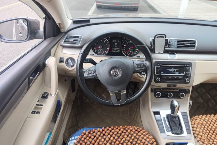 Used Volkswagen Magotan 2012 Revised Version 1.8TSI Leading Edition Steering Wheel