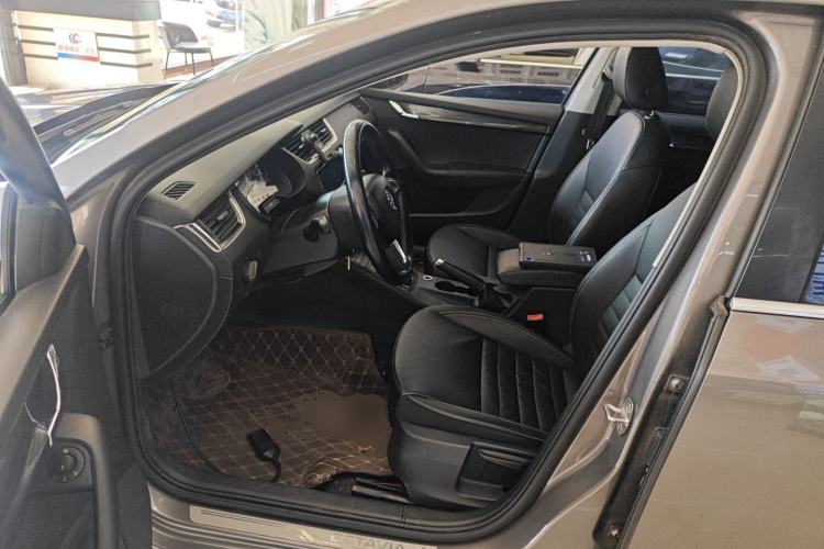 Used Skoda Octavia 2016 1.6L Automatic Smart Drive Edition Left Front Seat