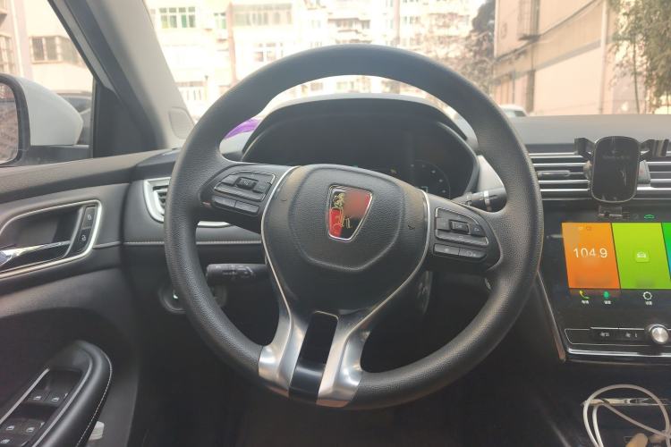 Used Roewe i5 2020 1.5L Automatic 4G Connect Luxury Flagship Edition
