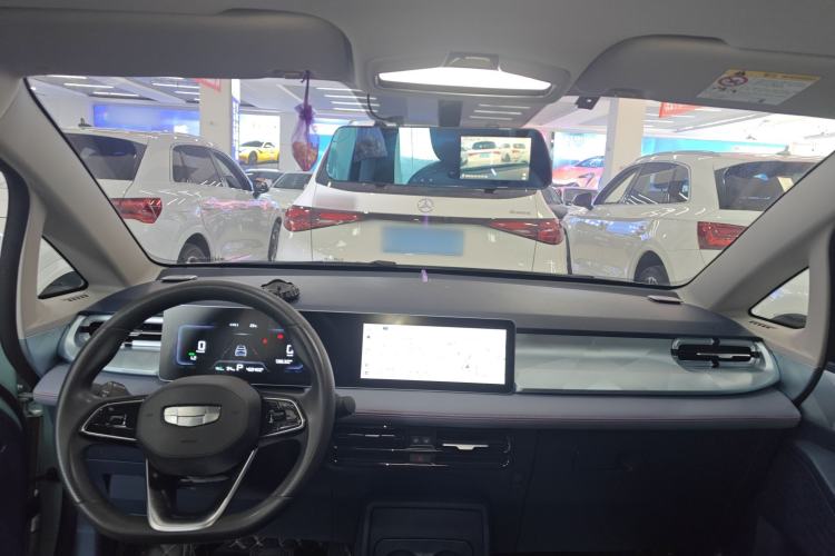 Used Geometry E Firefly 2023 401KM Linglong Tiger 5-Seater Center Console