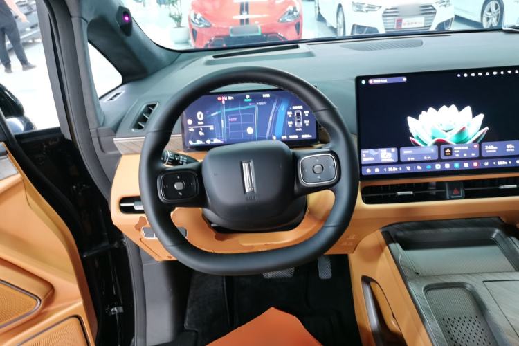 Used Wey Gaoshan 2025 Four-Wheel Drive Alpine 8 Steering Wheel