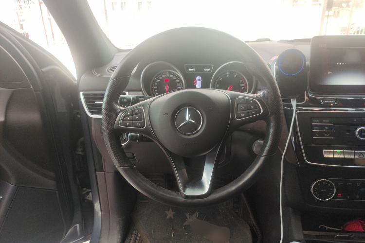Used Mercedes-Benz GLE 2017 GLE 320 4MATIC Dynamic Model Steering Wheel