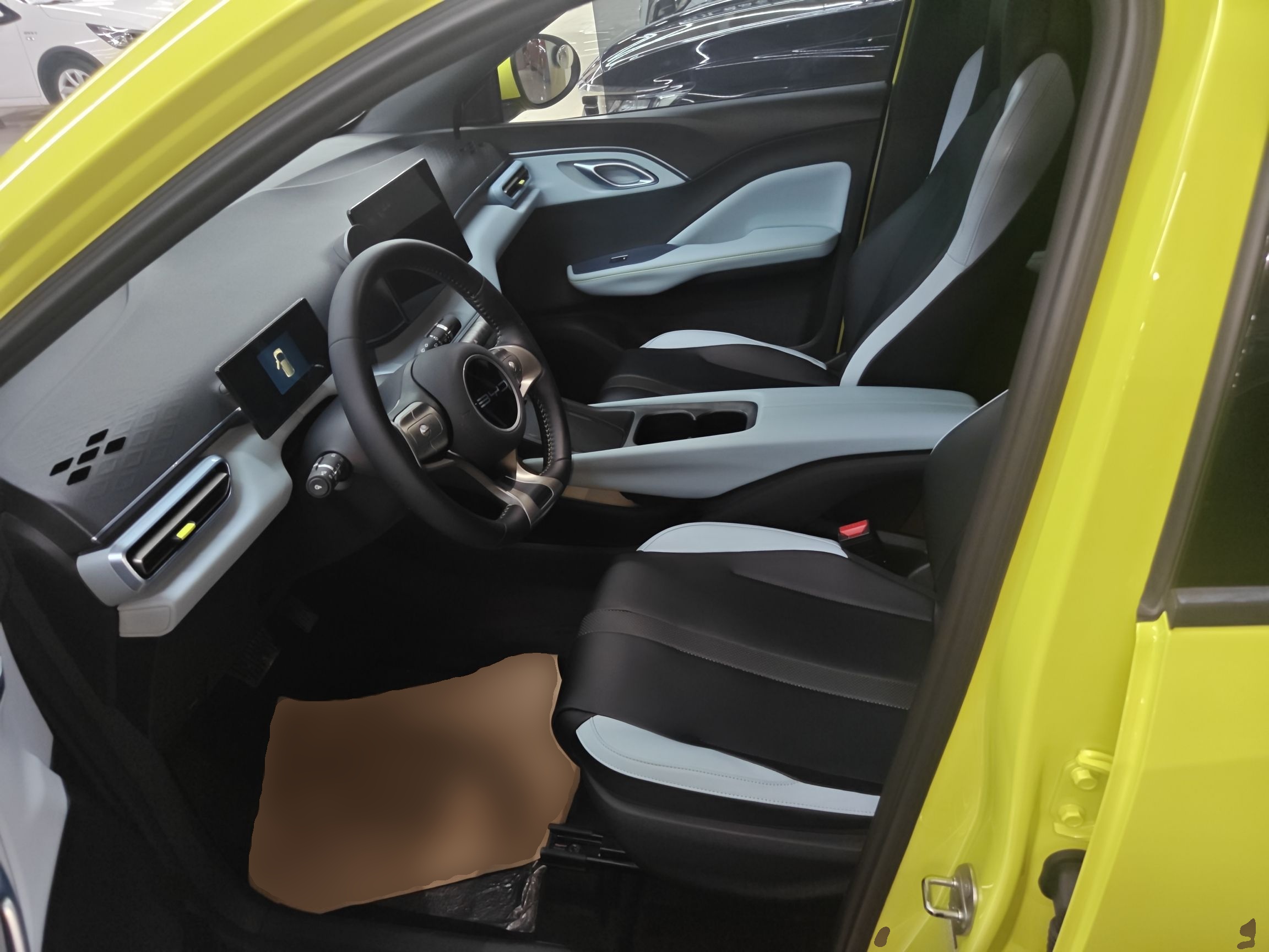 المقاعد الأمامية داخل السيارة