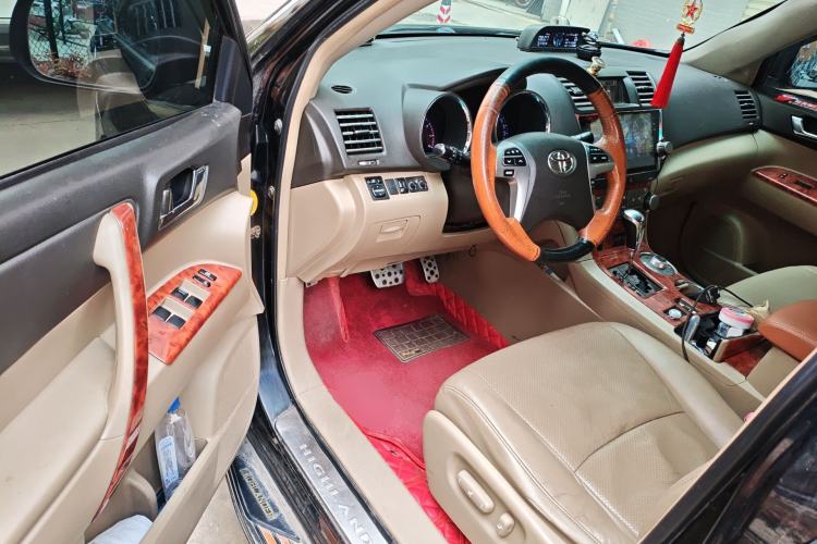 Used Toyota Highlander 2012 2.7L Two-Wheel Drive 7-Seater Luxury Edition
