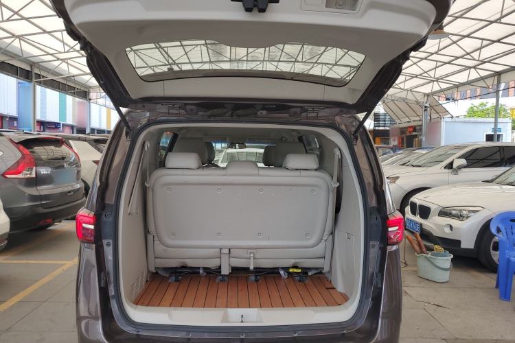 Used Buick GL8 2023 Land Executive Class Comfort Model