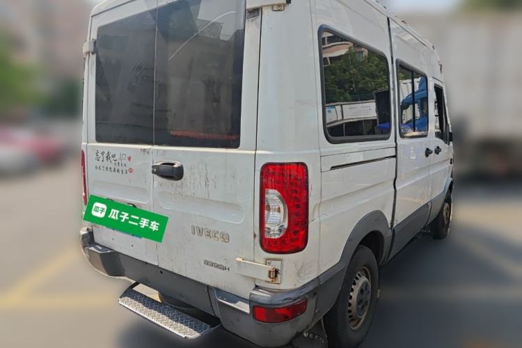 Used Iveco Power Daily 2017 2.5T Deluxe A32 Mid-Roof 5-7 Seater 47Z5 Passenger Van