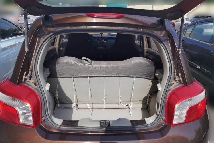 Used Venucia R30 2014 1.2L Manual Enjoyment Edition
