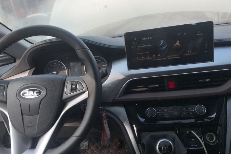 Used JAC Refine M3 2023 1.8L 7/8-Seater Smart Connectivity Version Center Console