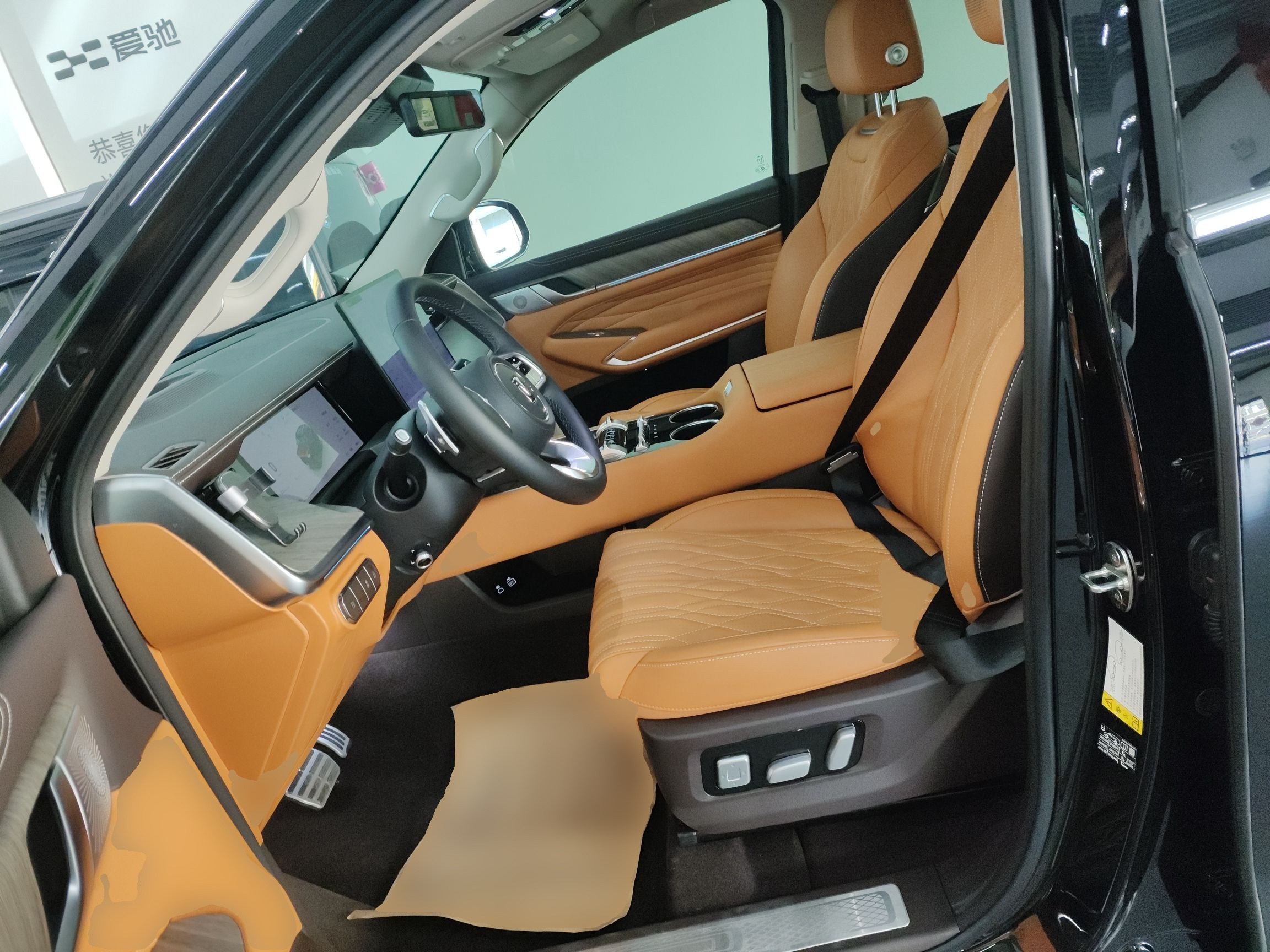 المقاعد الأمامية داخل السيارة