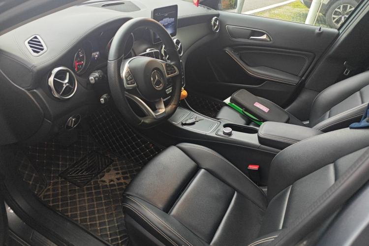 Used Mercedes-Benz GLA 2019 GLA 200 Fashion Model Left Front Seat
