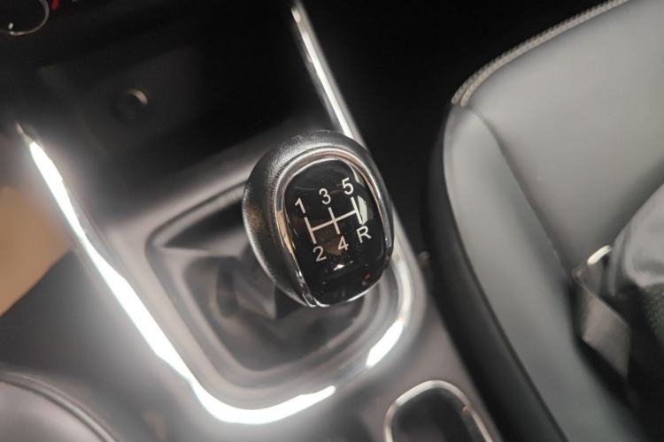 Used Jinbei Gold Hiace M Classic 2022 1.5L Travel Lion Passenger Van 7 Seats Gear Lever