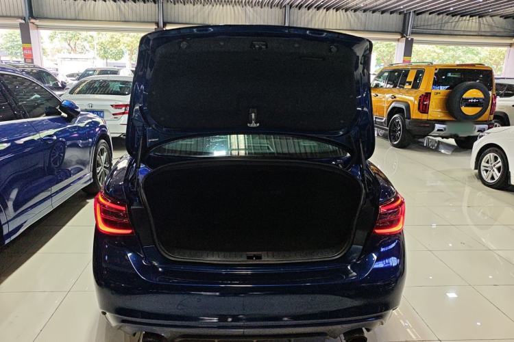 Used Infiniti Q50L 2018 2.0T Enjoyment Version China VI Standard Trunk