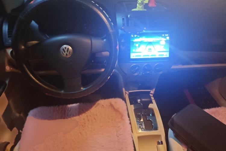 Used Volkswagen Polo 2009 Jingqing 1.4L Automatic Shushang Edition Center Console