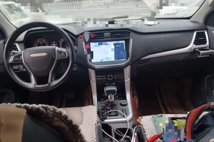 Used SAIC MAXUS T70 2021 2.0T Diesel Automatic 4x4 Elite Version with Long Bed and High Ground Clearance Center Console