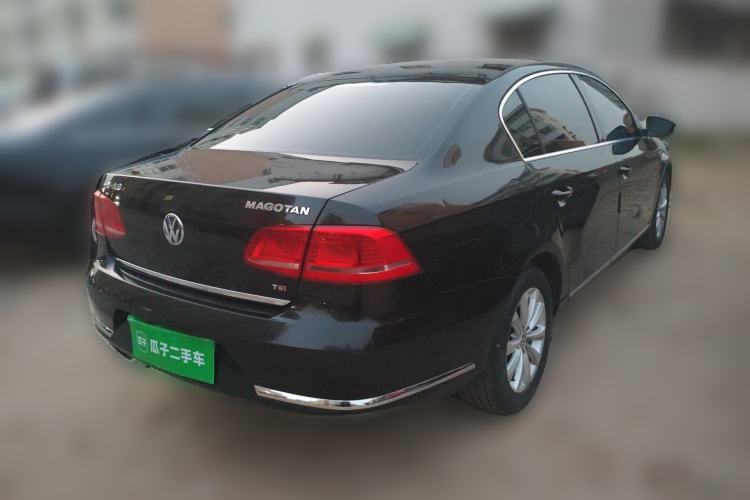 Used Volkswagen Magotan 2015 Facelift 1.8TSI Luxury Model Rear Right 45 Deg