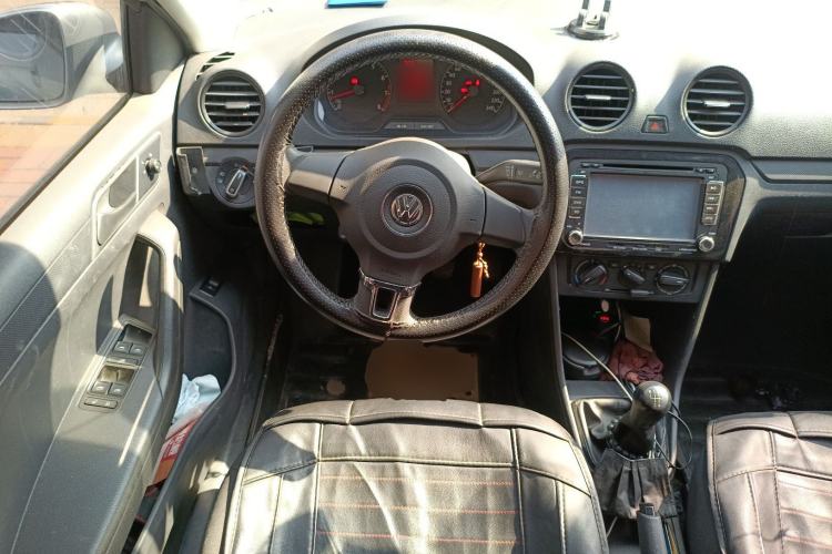 Used Volkswagen Jetta 2015 Zhuihui Edition 1.4L Manual Fashion Model