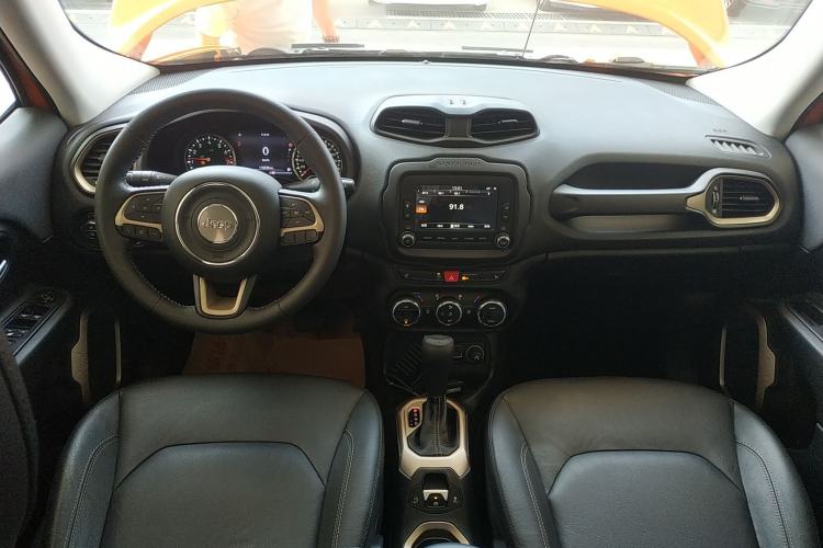 Used Jeep Renegade 2016 1.4T Automatic Smart Edition Center Console