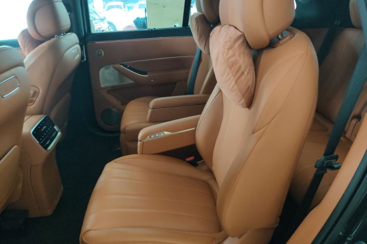 Used Hima AITO M8 2025 Extended-Range Ultra Version 53.4 kWh 6-Seater Edition Left Rear Seat