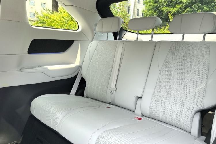 Used XPeng X9 2024 702 Ultra-Long Range Max Interior 8