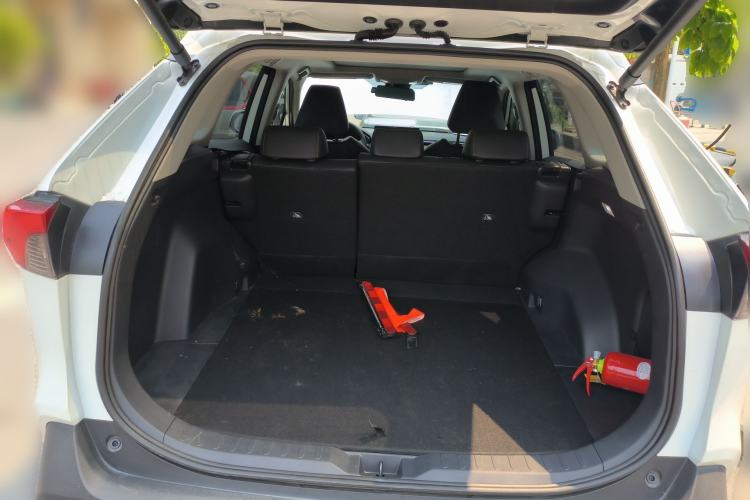 Used Toyota RAV4 2024 2.0L CVT Two-Wheel Drive Fashion Plus Edition Trunk