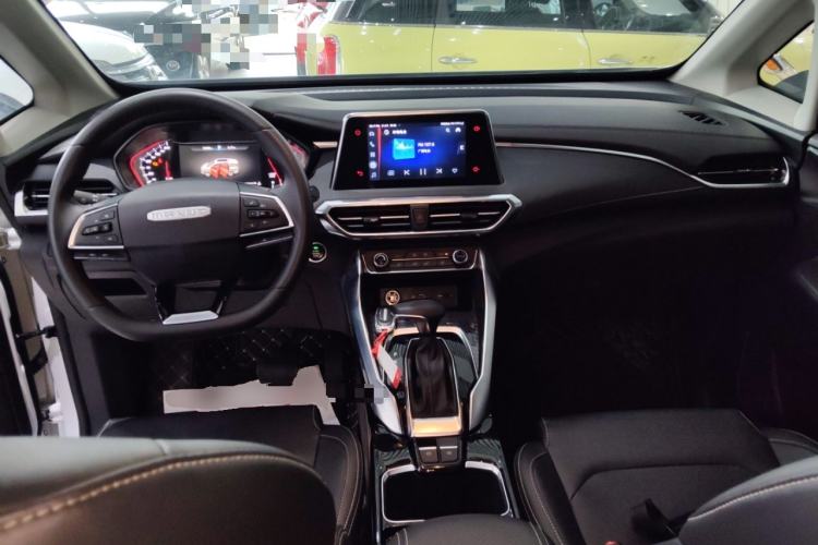 Used SAIC MAXUS G50 2022 1.5T Automatic Comfort Touring B Center Console