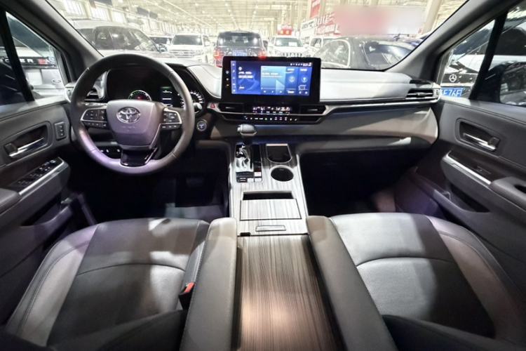 Used Toyota Granvia 2022 2.5L Hybrid Prestige Edition