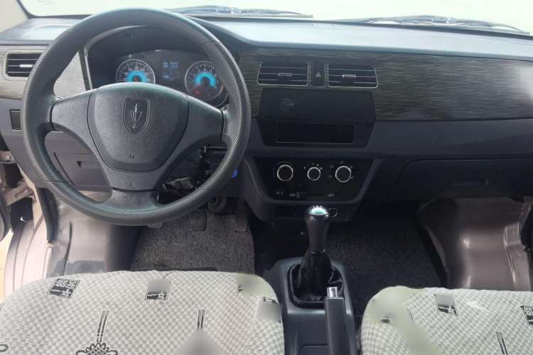 Used Jinbei Hiace X30 2023 1.5L Super-Comfortable Passenger Van 5/6/7-Seater Non-Air-Conditioned Version Model SWC15M