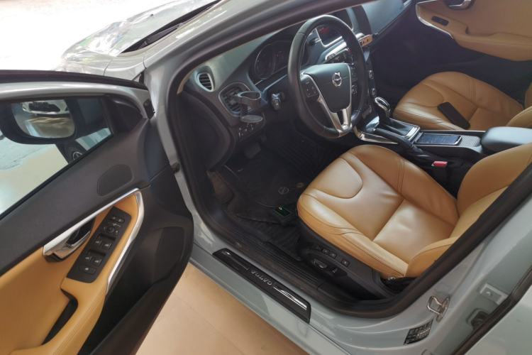 Used Volvo V40 2017 T3 Zhiyi Edition