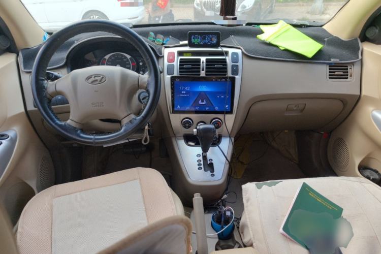 Used Hyundai Tucson 2009 2.0L Automatic Two-Wheel Drive with Sunroof Center Console