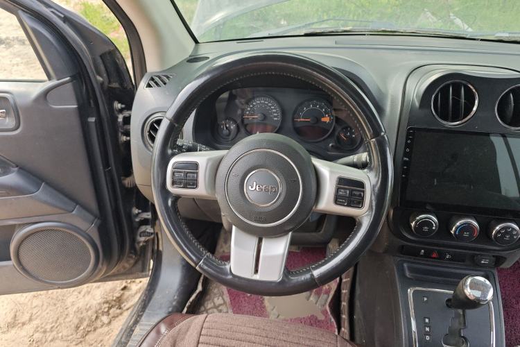 Used Jeep Compass 2014 2.4L four-wheel drive sport version Steering Wheel